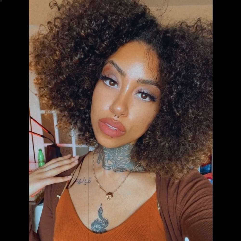 Meet your Posher, Paméla